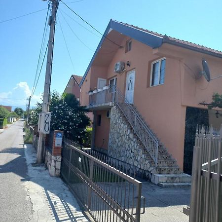 הוסטל Mitrovici  Traveler'S Rest - Near Podgorica Airport מראה חיצוני תמונה