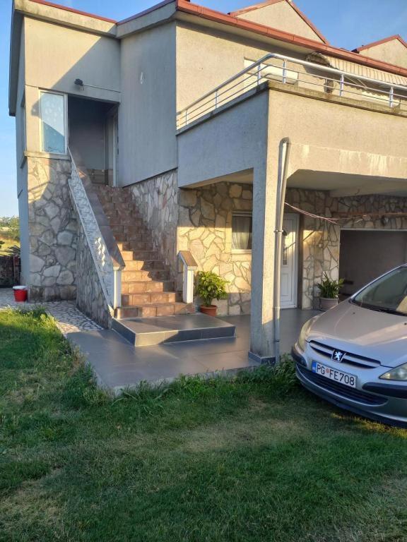 הוסטל Mitrovici  Traveler'S Rest - Near Podgorica Airport מראה חיצוני תמונה