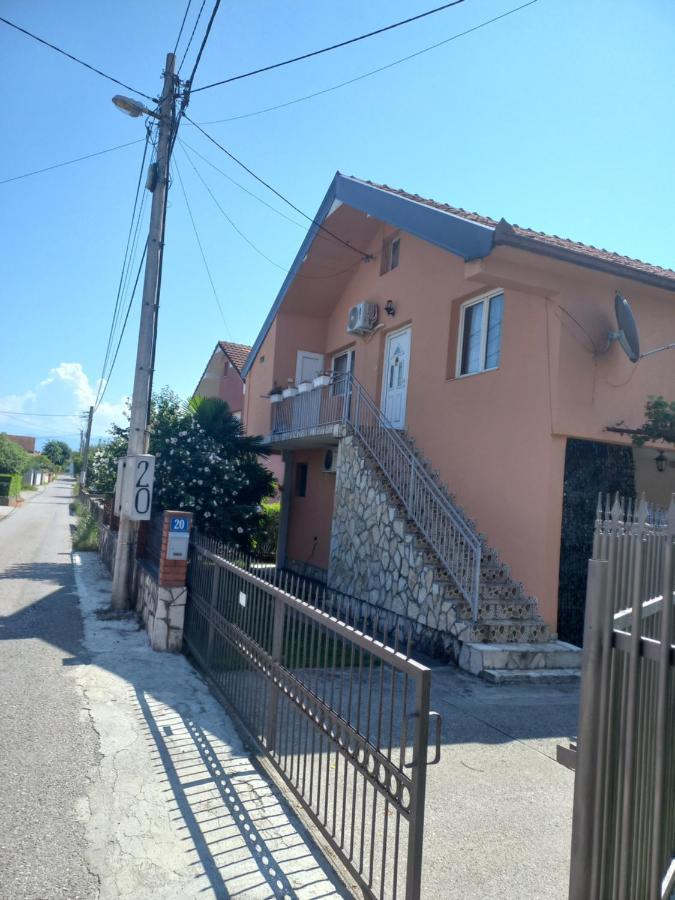 הוסטל Mitrovici  Traveler'S Rest - Near Podgorica Airport מראה חיצוני תמונה